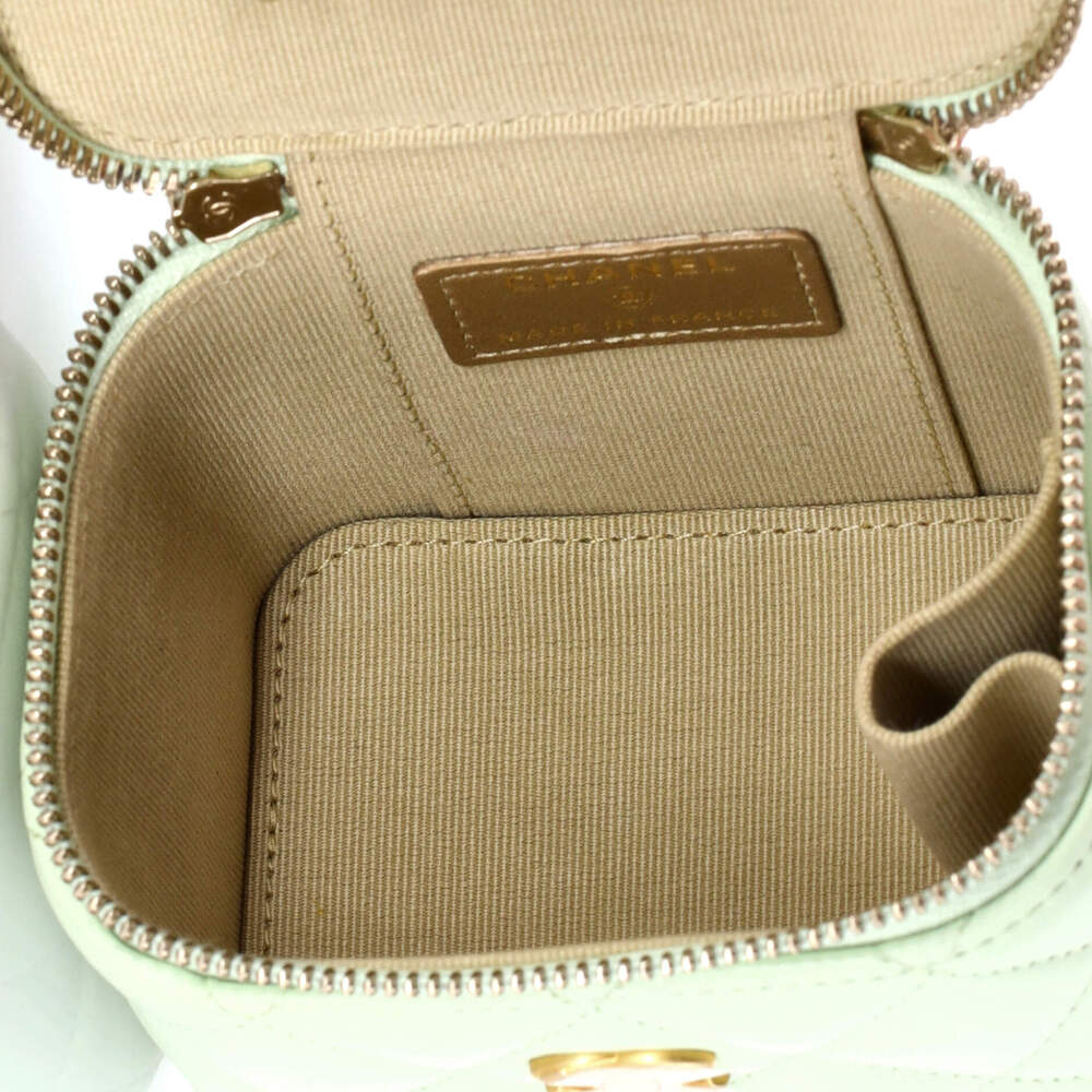 Chanel Pearl Crush Vanity Case With #219348C39B - Picture 5 of 6